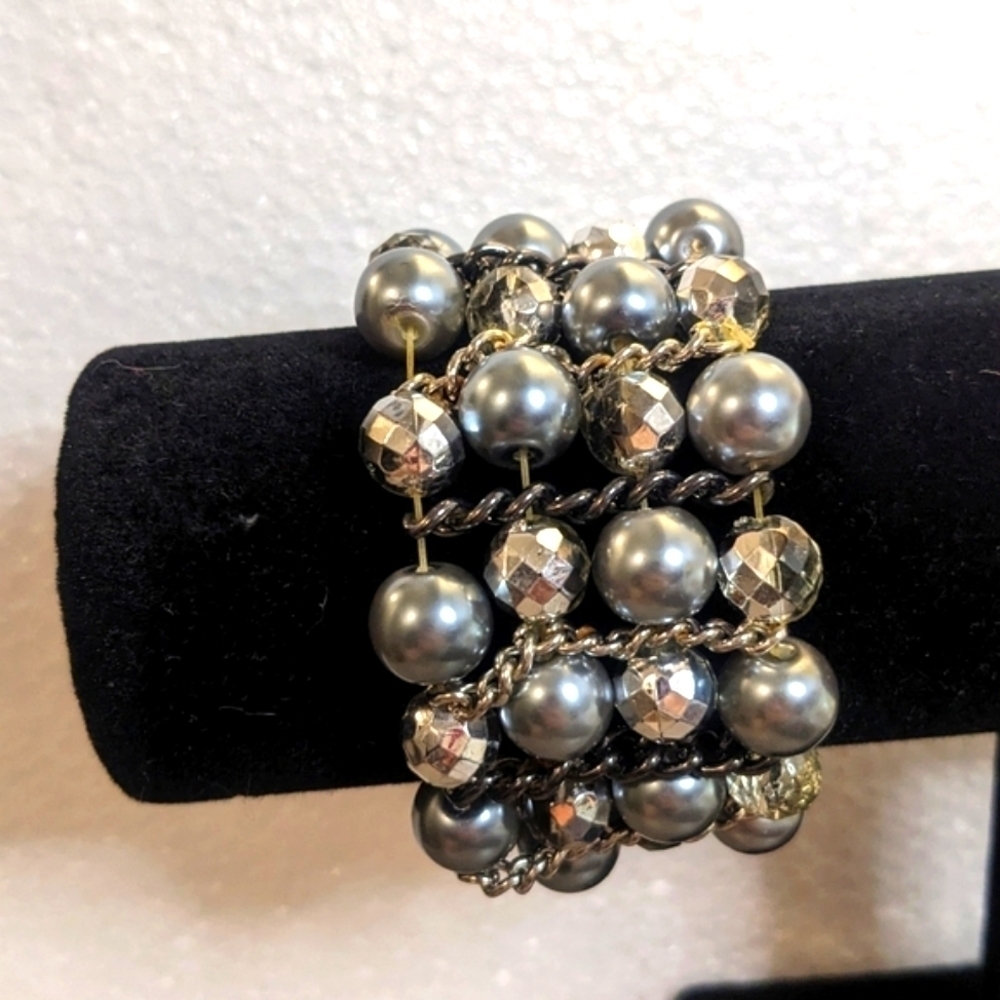 Elegant Stretch Bracelet with Simulated Pearls & Faceted Crystals